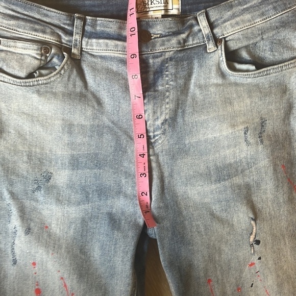 Sik Silk Bust Knee Riot Denim Jeans in Light Blue. Size Medium - Picture 8 of 12